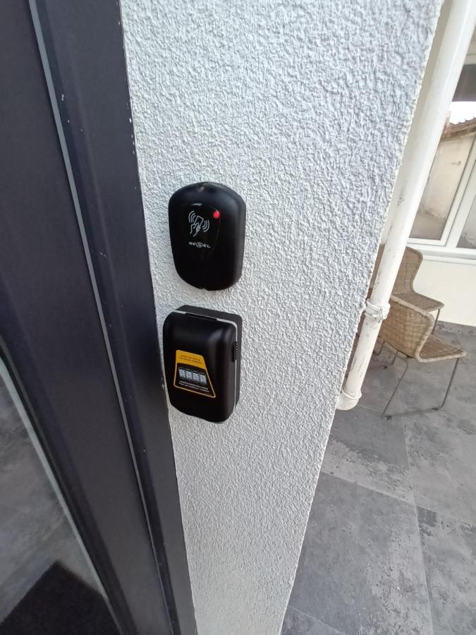 Old Town Studio Apartments 巴亚马雷 外观 照片