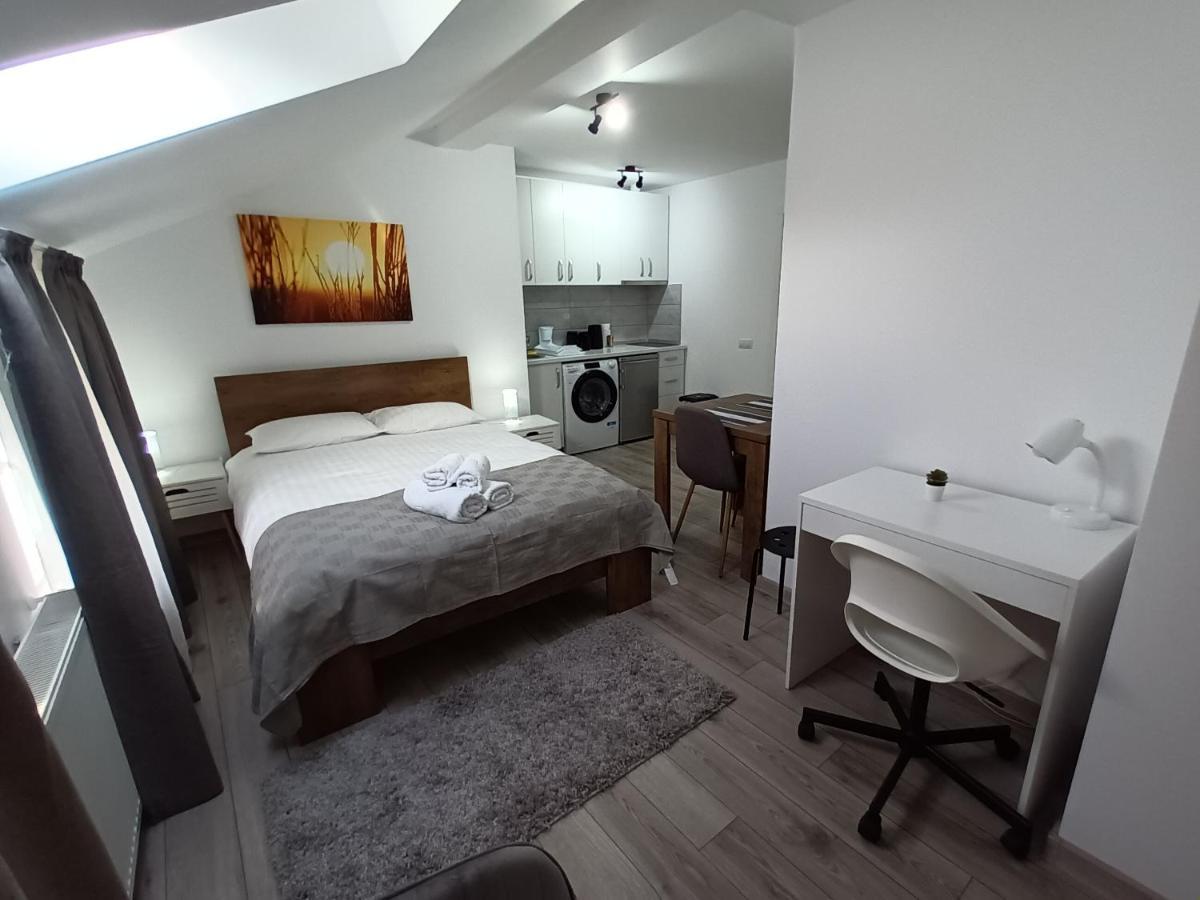 Old Town Studio Apartments 巴亚马雷 外观 照片