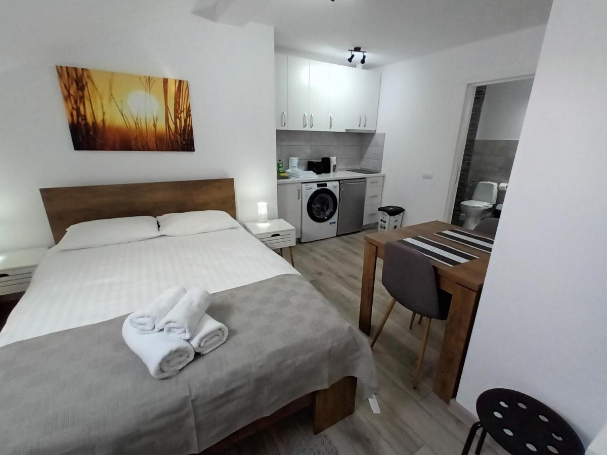 Old Town Studio Apartments 巴亚马雷 外观 照片