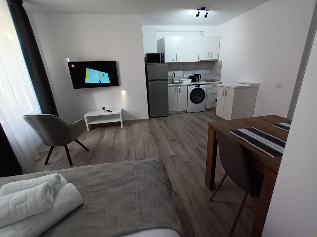 Old Town Studio Apartments 巴亚马雷 外观 照片