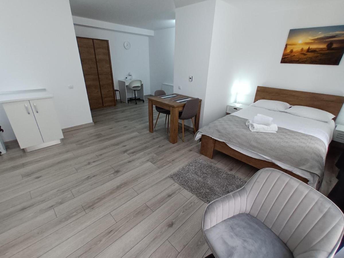Old Town Studio Apartments 巴亚马雷 外观 照片