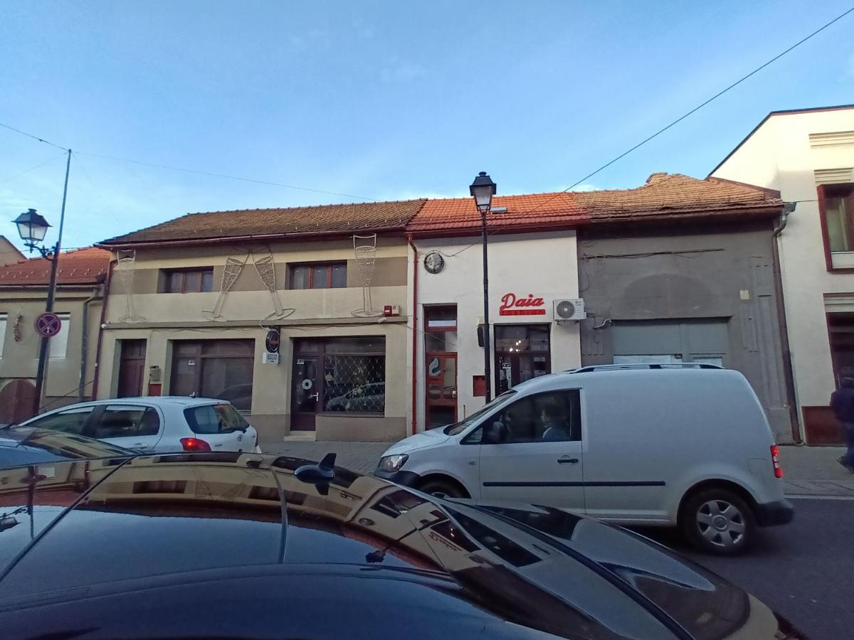 Old Town Studio Apartments 巴亚马雷 外观 照片