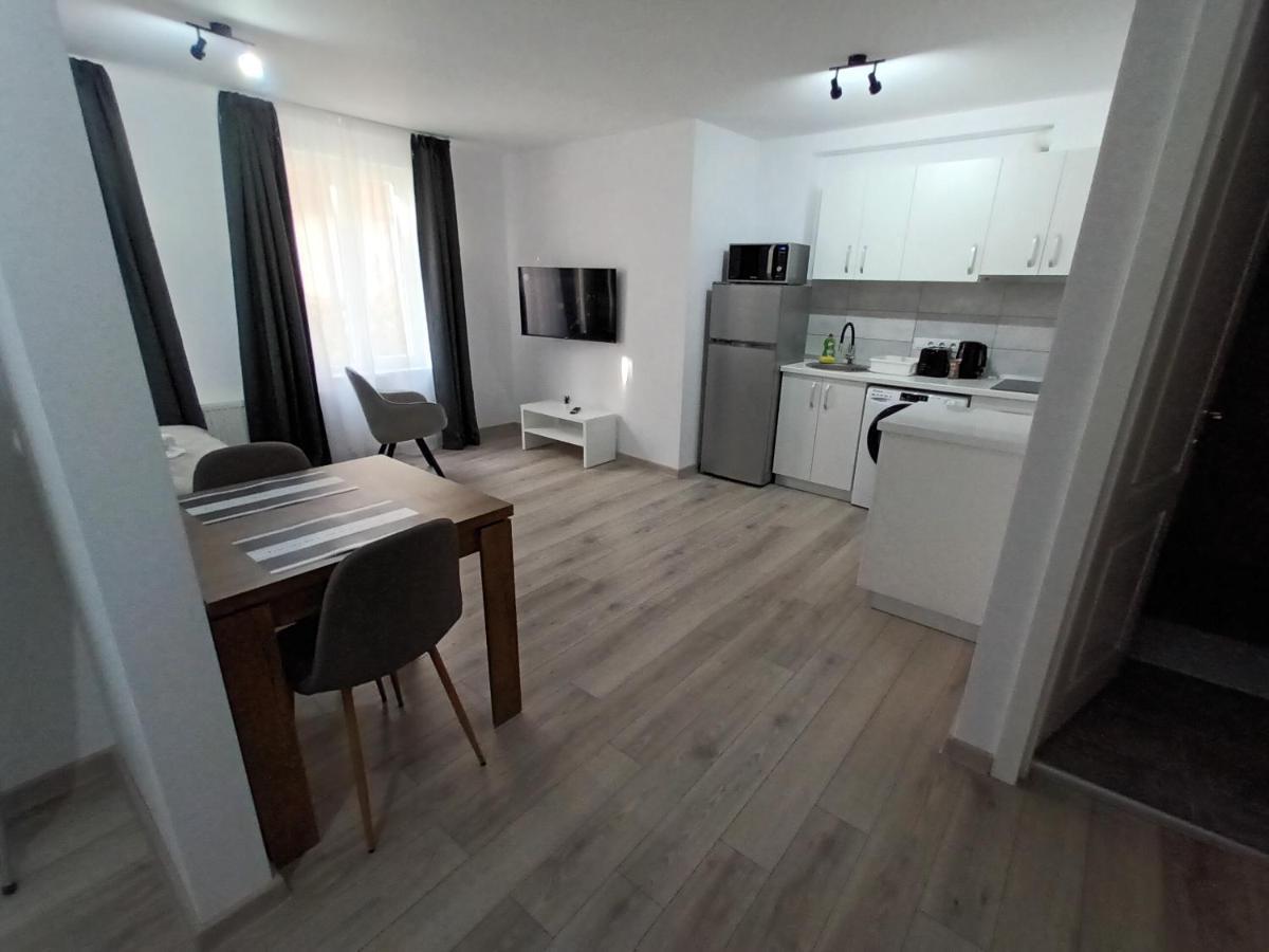 Old Town Studio Apartments 巴亚马雷 外观 照片