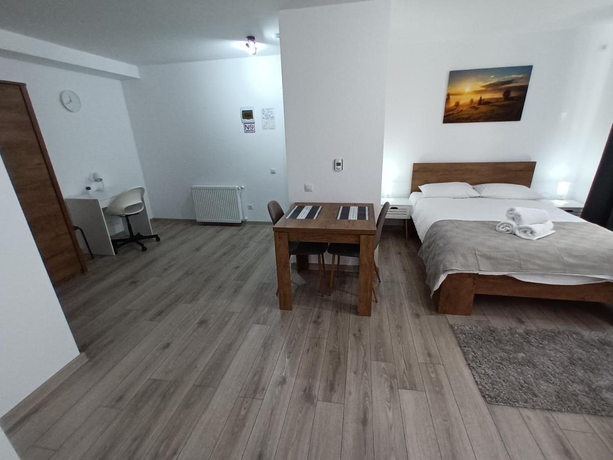 Old Town Studio Apartments 巴亚马雷 外观 照片