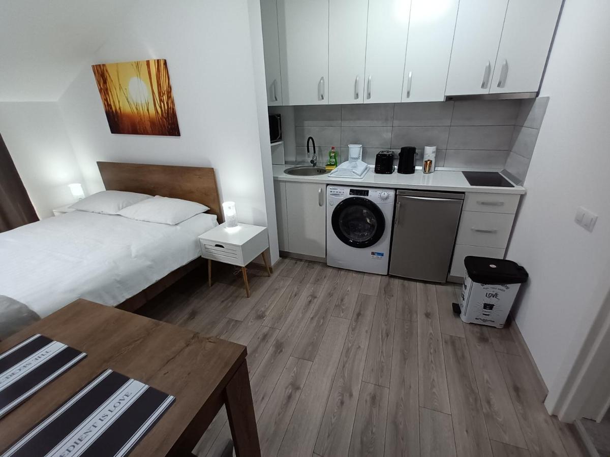 Old Town Studio Apartments 巴亚马雷 外观 照片