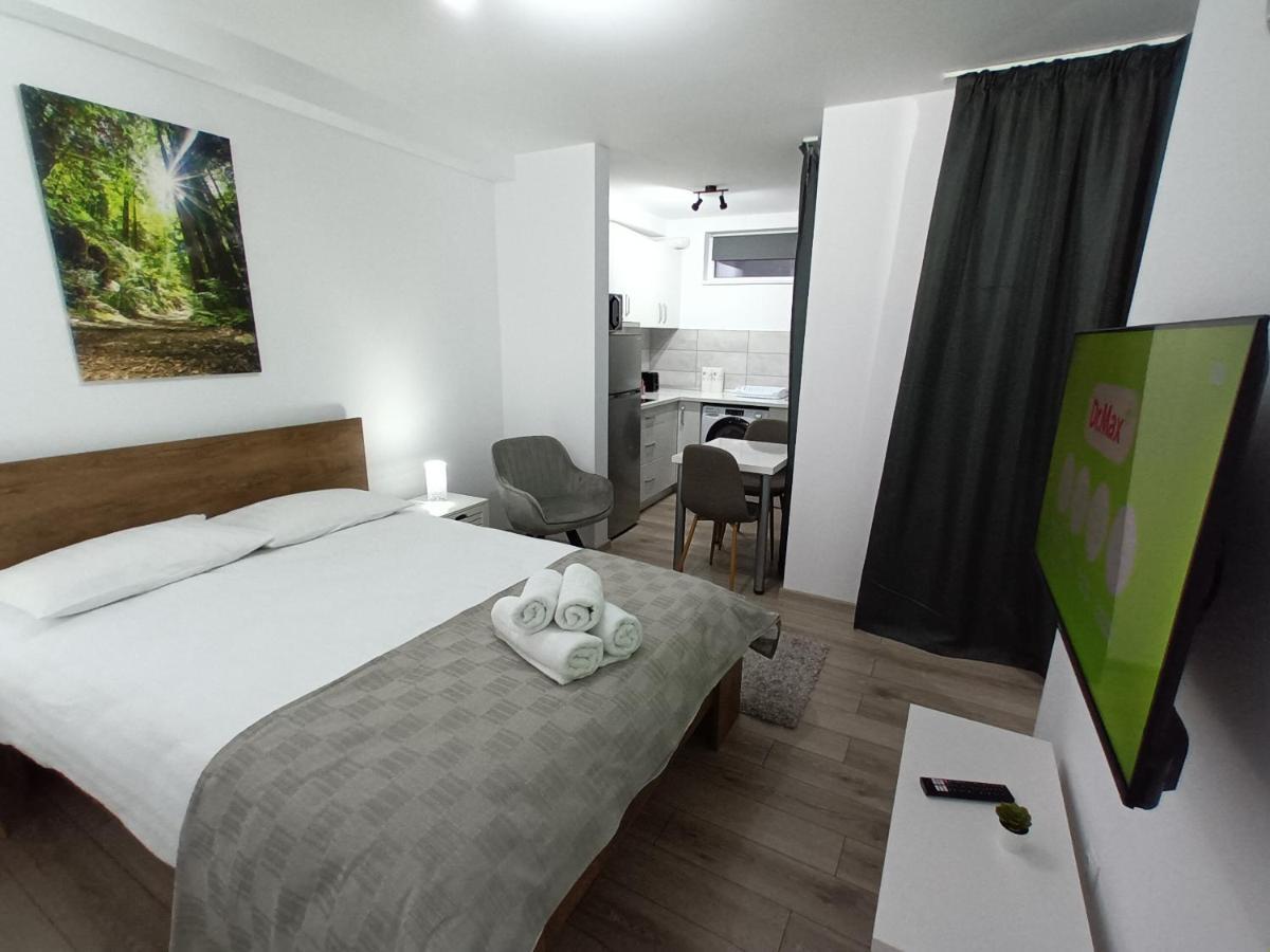 Old Town Studio Apartments 巴亚马雷 外观 照片